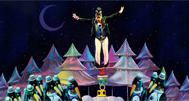 Cirque Dreams Holidaze Stage Show